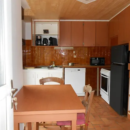 Location Mirande 3 Chamb 8 Couchages 9 Rue De Soupon